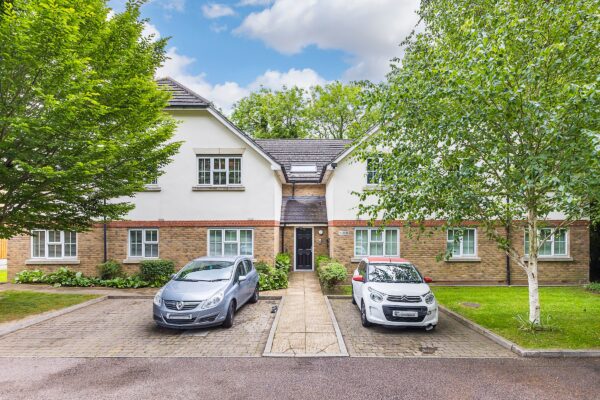 Retreat Way, Chigwell, IG7