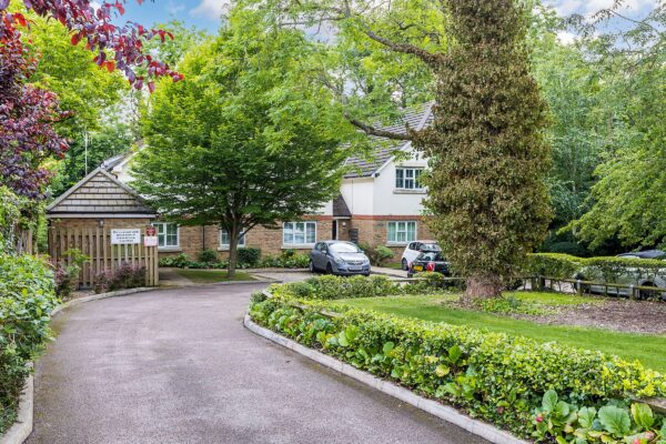 Retreat Way, Chigwell, IG7