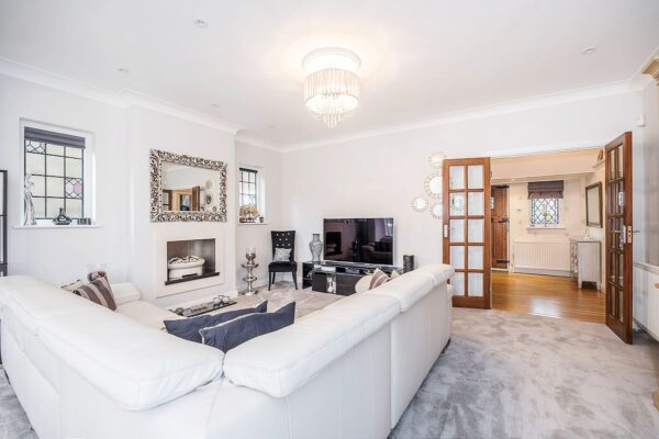 Lee Grove, Chigwell, IG7