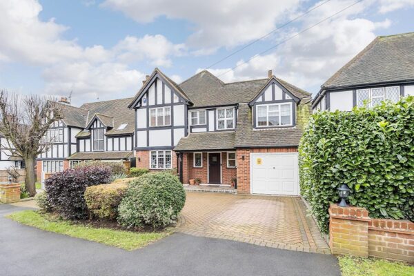 Lee Grove, Chigwell, IG7